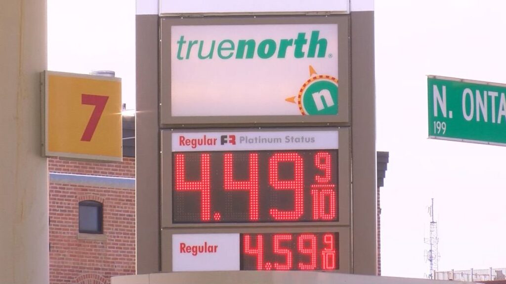 Los altos precios de la gasolina hacen que algunos conductores de Toledo reconsideren sus viajes de verano